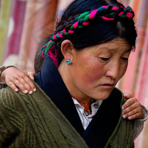 སྡུག་བསྔལ་སྤྱི་མཆན་བྱང་: Loving Trust in Lhasa Giclee / Colored / 8 x 10 Tracy McCrackin Photography Wall art - Tracy McCrackin Photography