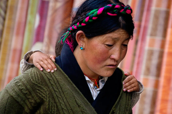 སྡུག་བསྔལ་སྤྱི་མཆན་བྱང་: Loving Trust in Lhasa Giclee / Colored / 8 x 10 Tracy McCrackin Photography Wall art - Tracy McCrackin Photography