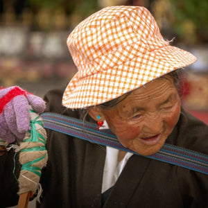 བརྩེ་བ་དང་ནོར་སྤྱི།: རྟགས་དོན་གྱི་རྣམ་དབྱིངས། (Tséwa Dang Nor Chi: Takdön Gyi Namdhying): Strength in Grace: Resilient Elderly Tibetan Woman with Cane Giclee / Colored / 5 x 7 Tracy McCrackin Photography Wall art - Tracy McCrackin Photography